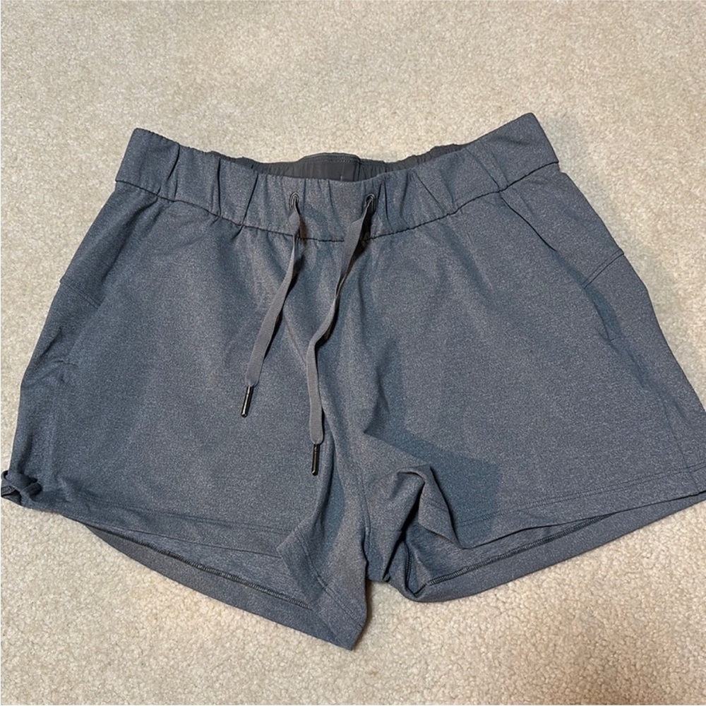 Lululemon on the fly short 2.5”